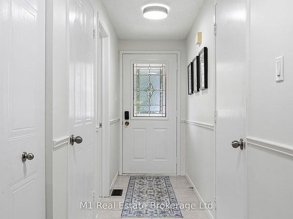 3rd image of 5 Grandridge Cres