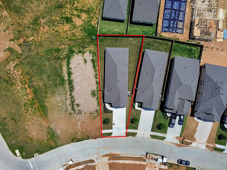 29515 Pondview Dr — Photo 3