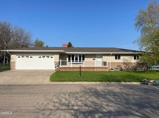 75 Poplar Ave N, Carrington, ND 58421