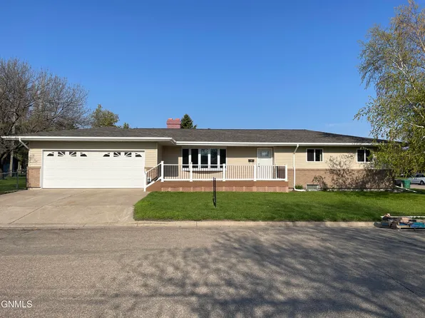 75 Poplar Ave N, Carrington, ND 58421