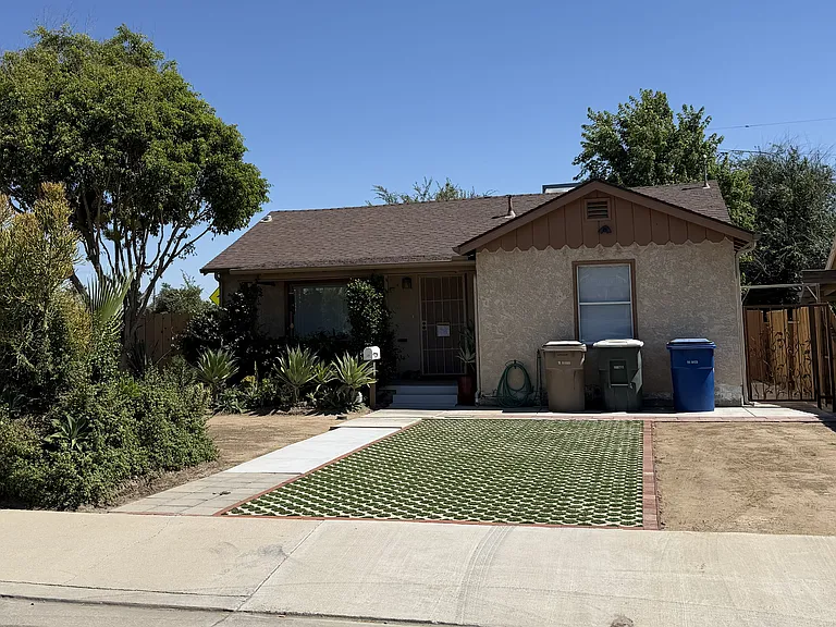 901 Castaic Ave — Photo 1