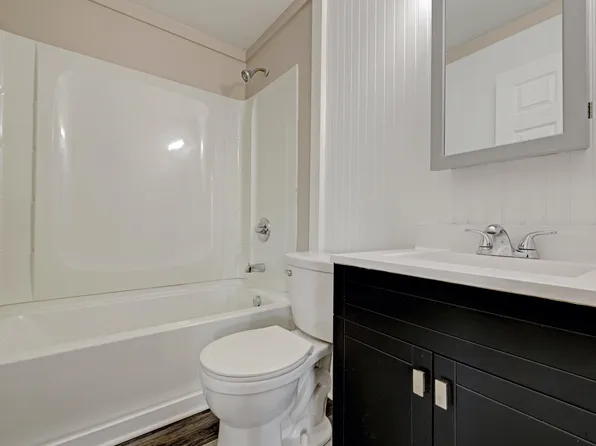 2069 E Parkwood Ave, Burton, MI 48529