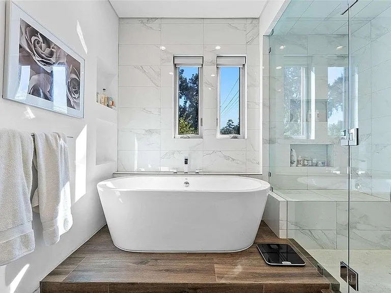 801 N Kilkea Dr — Photo 7