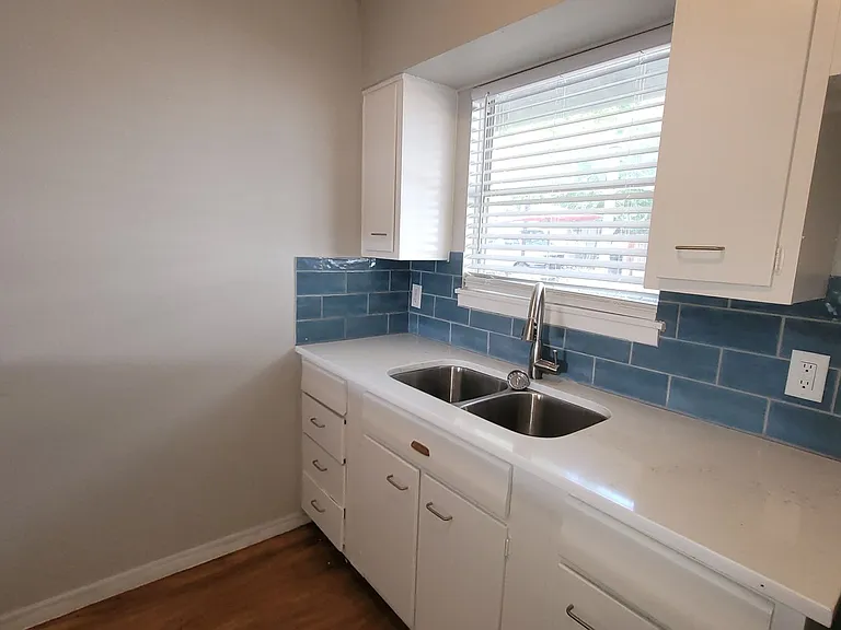 110-122 San Angelo Blvd — Photo 11
