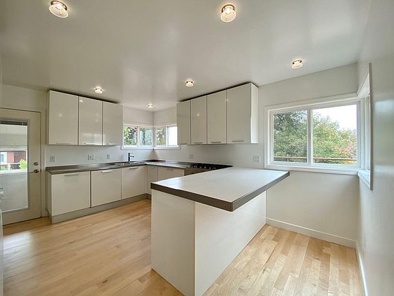 5th image of 1595 Meek Ave