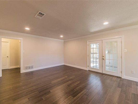 4th image of 1017 Sherwood Dr