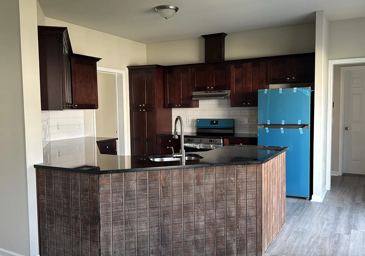 4 bed, 2240 sqft, $4,800 — Photo 4