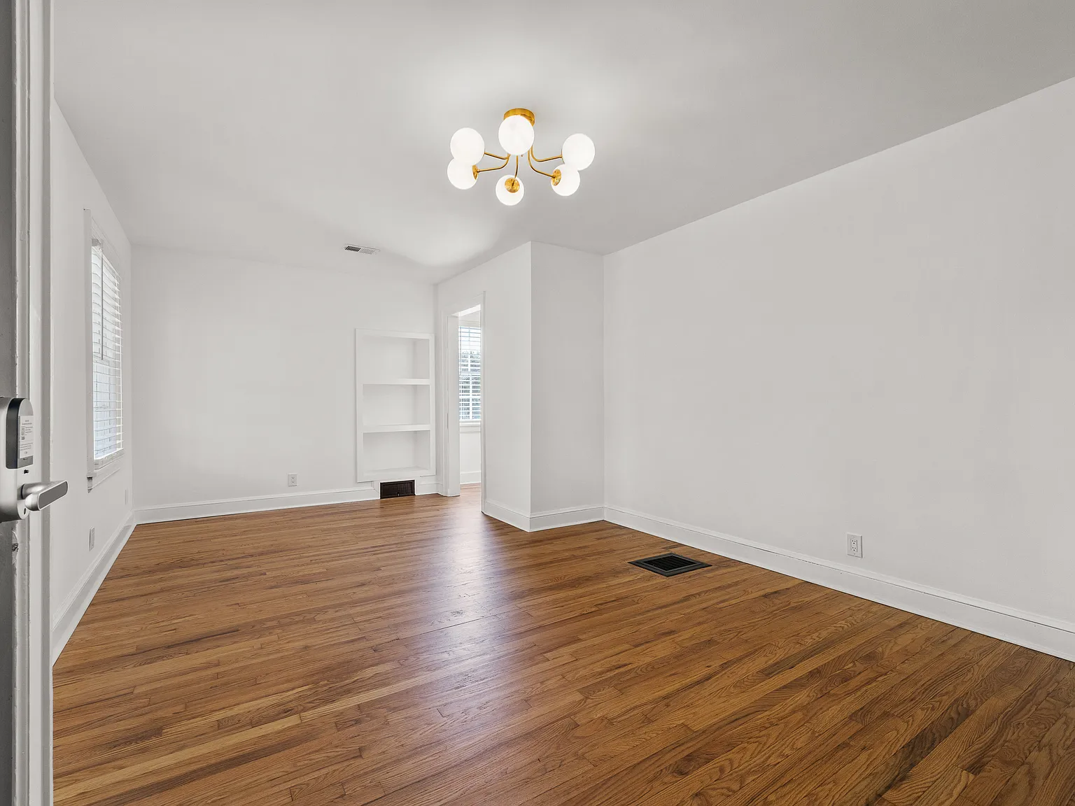 2 bed, 1000 sqft, $2,100 — Photo 3