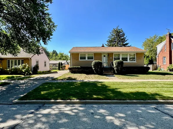 9509 Henrietta Ave, Brookfield, IL 60513