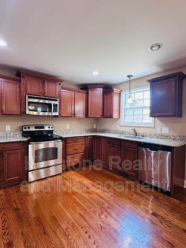 4 bed, 2.5 bath, 2445 sqft, $2,150 — Photo 2