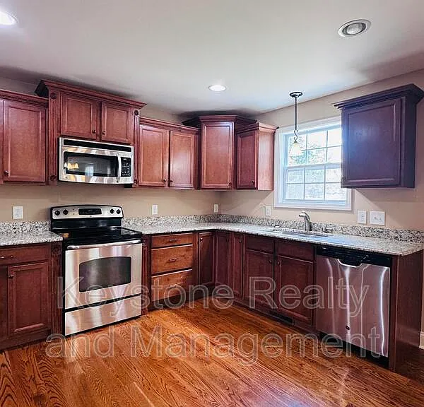 2469 Senseney Dr — Photo 2