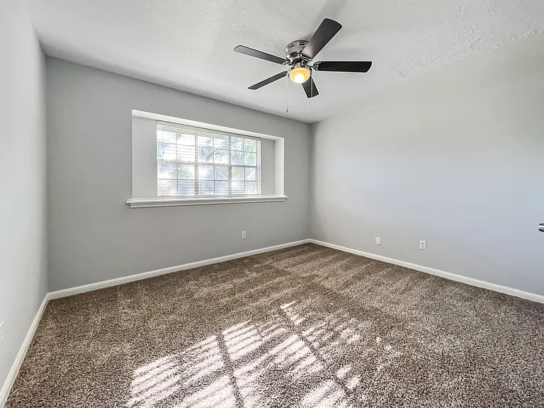 9206 Sharpview Dr — Photo 21