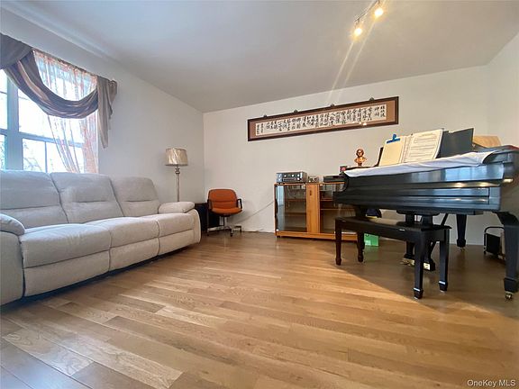 3rd image of 83 Roundtop Road