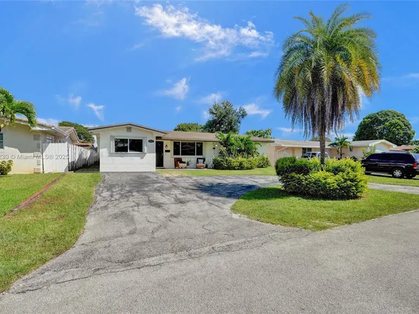 8821 NW 11th St, Pembroke Pines, FL 33024