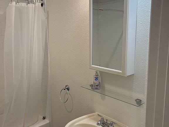 3rd image of 800 E Patterson St