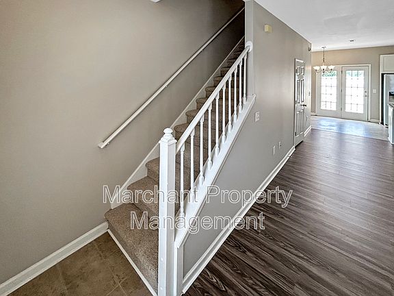 4th image of 22 Ridgestone Cir