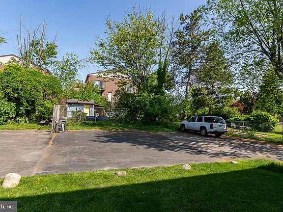 2nd image of 53 W Broadway Ave