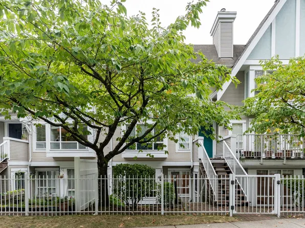 6588 Southoaks Cres #22, Burnaby, BC V5E 4K1