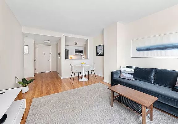 3rd image of 520 W 23rd St APT 6E