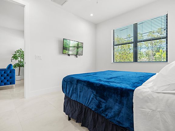 3rd image of 3040 Thomasson Dr #206