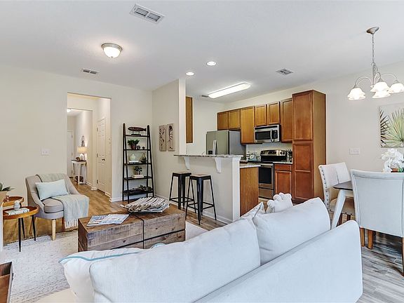 4th image of 270 Moultrie Village Ln