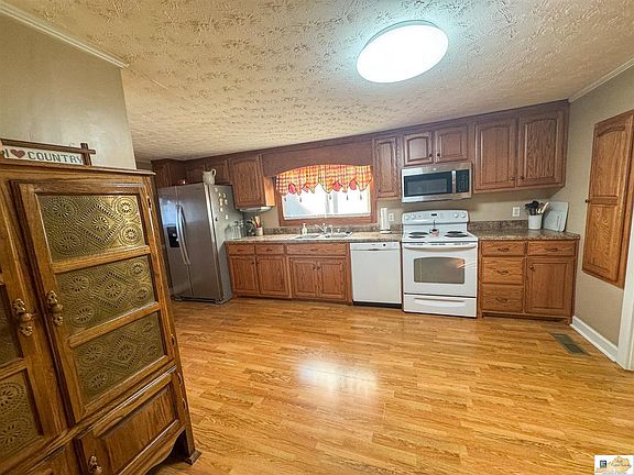 3rd image of 2510 Finney Rd