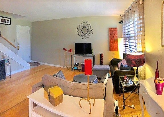 3rd image of 2862 N Jasmine St