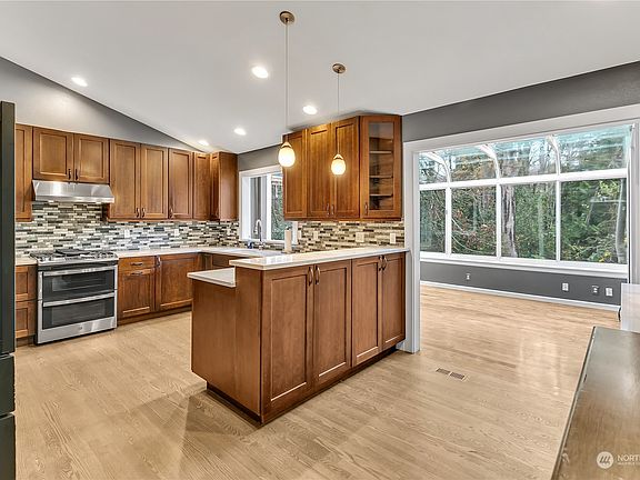 3rd image of 10116 125th Avenue NE