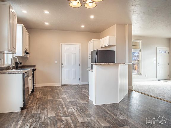 4th image of 201 Sweetwater Dr