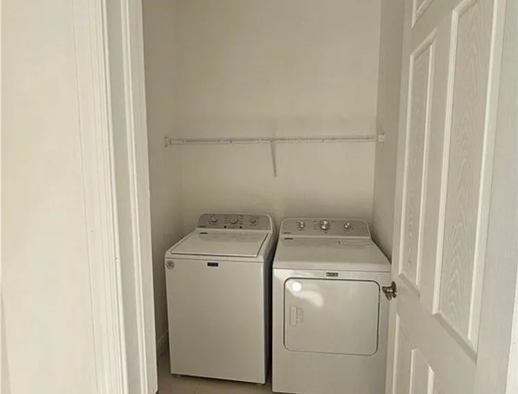 1147 Antonio St E — Photo 14