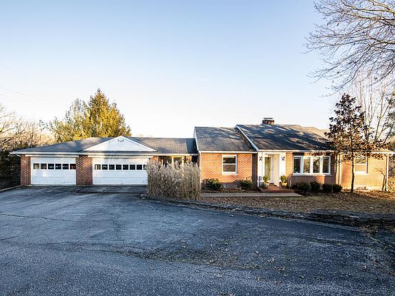 2nd image of 690 Hillcrest Dr