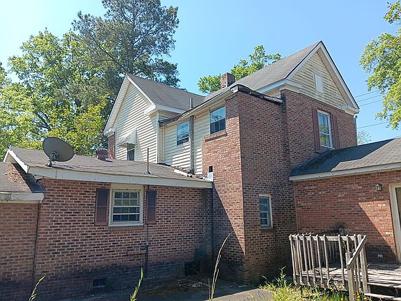 3rd image of 109 Maple St