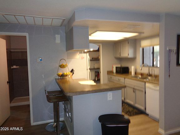 4th image of 1352 E HIGHLAND Avenue #102