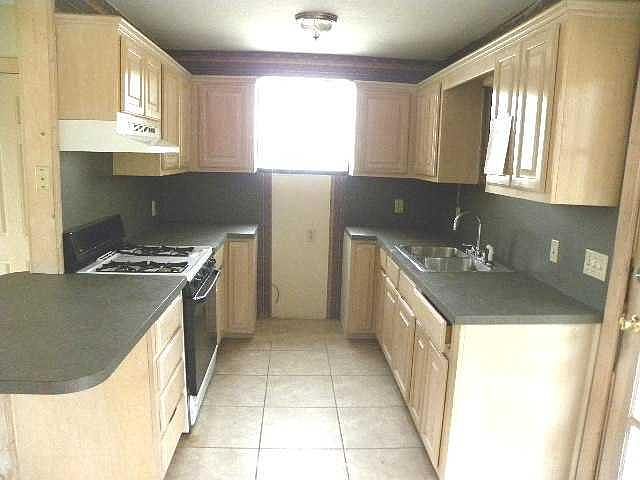 2nd image of 4716 N Reeves St