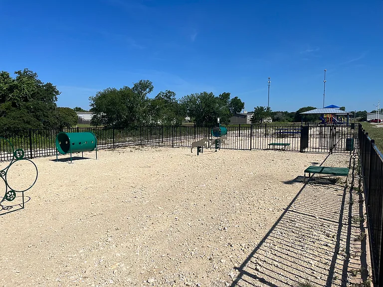 Grand Oaks at Liberty HIll — Photo 9