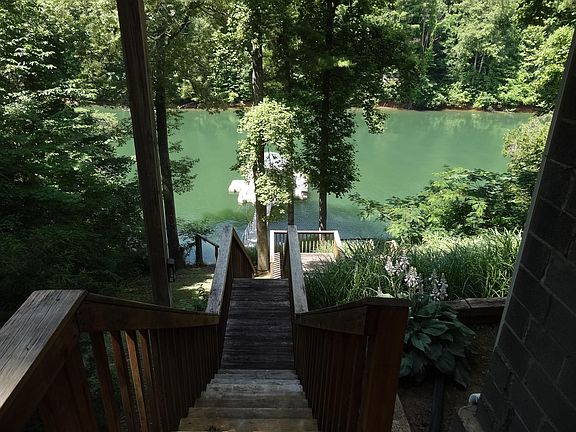 4th image of 213 Candlewood Ln