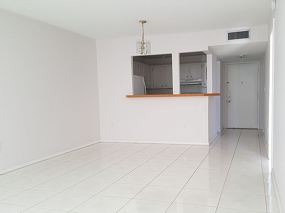5th image of 1200 NE Miami Gardens Dr APT 619W