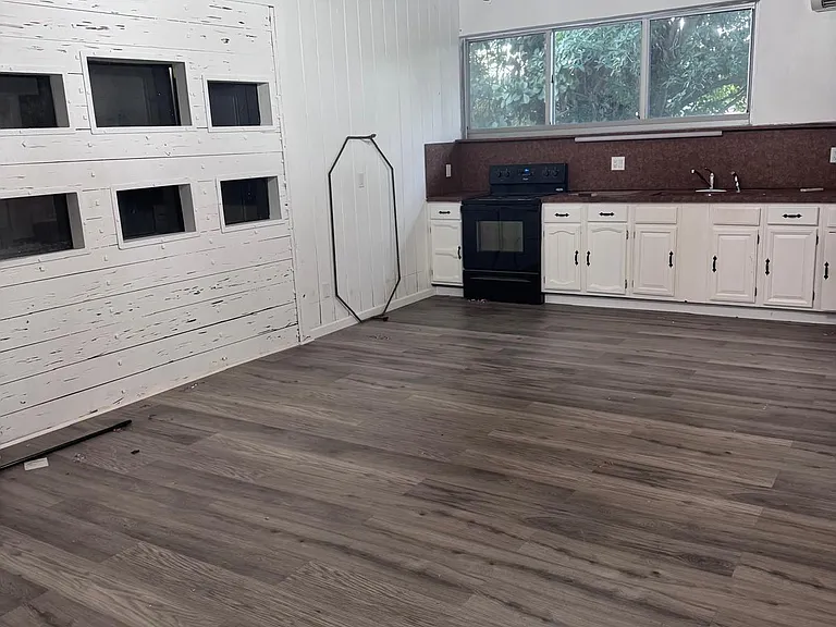 5250 Rock Island Rd — Photo 4