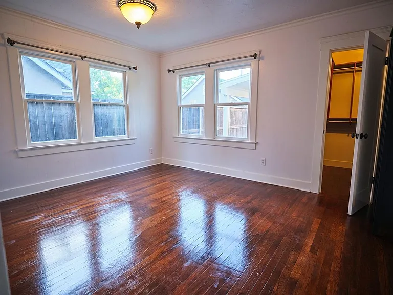 935 E Clinton Ave — Photo 29