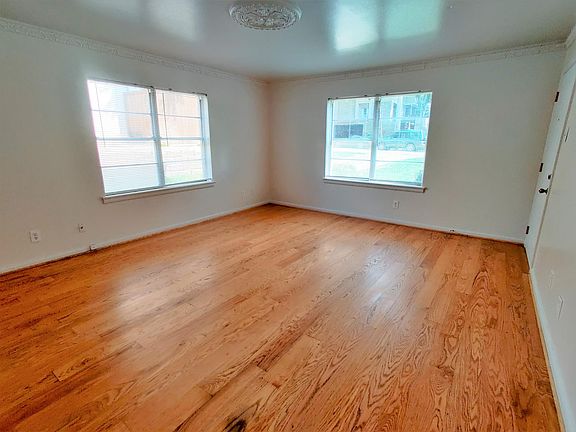 4th image of 5729 Martel Ave #B
