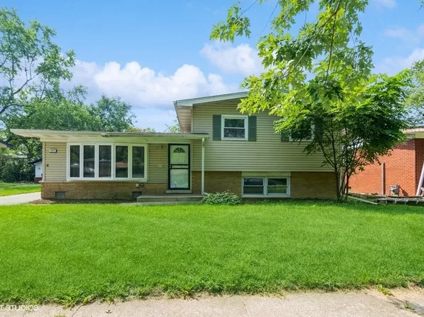 848 W Terrace Dr, Glenwood, IL 60425