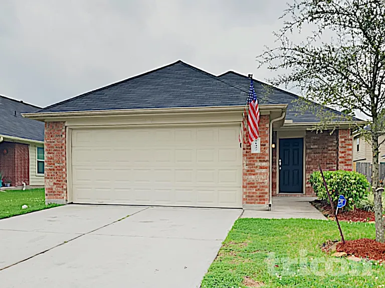 21427 Wilona Way — Photo 2