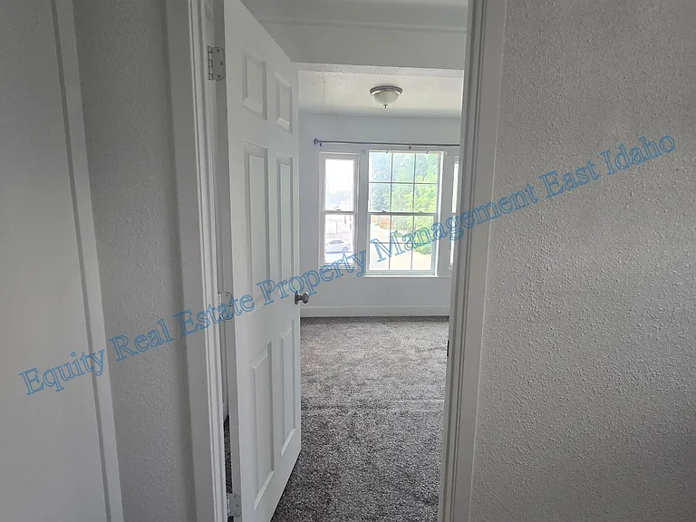 815 E Clark St #5 — Photo 33