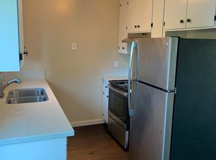 8205 Wren Ave APT B, Gilroy, CA 95020