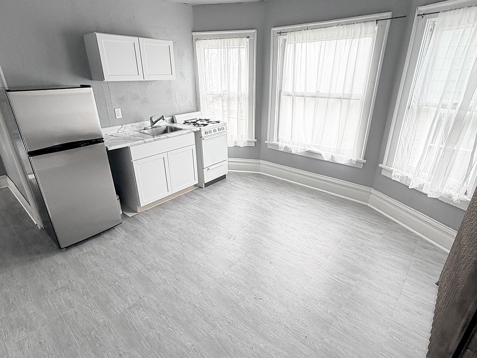 1st image of 605 E Burlington St #4