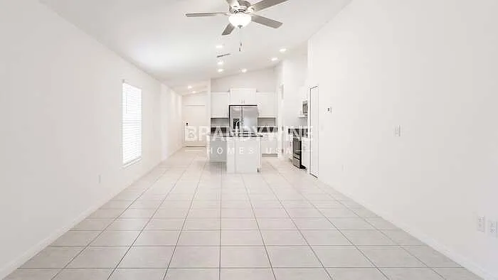 3 bed, 2.0 bath, 1448 sqft, $2,095 — Photo 4