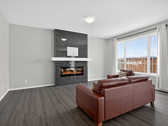 4th image of 154 E Yorkstone Way SW