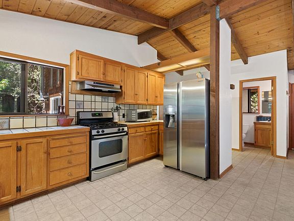 3rd image of 208 Emerald Forest Ln