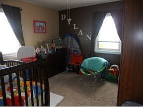 3rd image of 516 Meadowbrook Dr