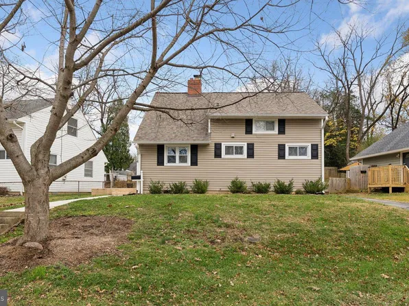 5716 Crawford Dr, Rockville, MD 20851